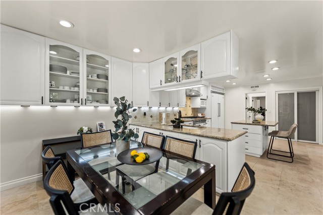 Detail Gallery Image 18 of 43 For 4428 Saugus Ave, Sherman Oaks,  CA 91403 - 4 Beds | 4 Baths