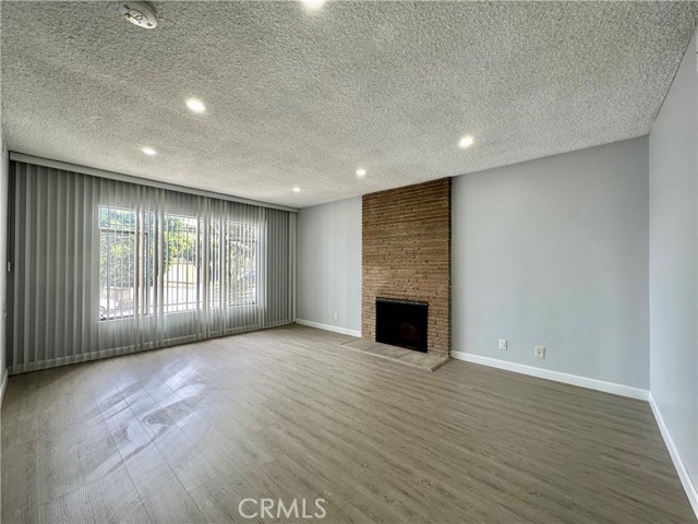 Detail Gallery Image 3 of 14 For 821 E Hyde Park Bld, Inglewood,  CA 90302 - 4 Beds | 3 Baths