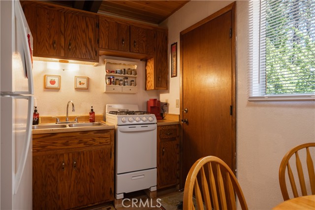 Detail Gallery Image 9 of 20 For 42554 Cedar Ave, Big Bear Lake,  CA 92315 - 2 Beds | 1 Baths