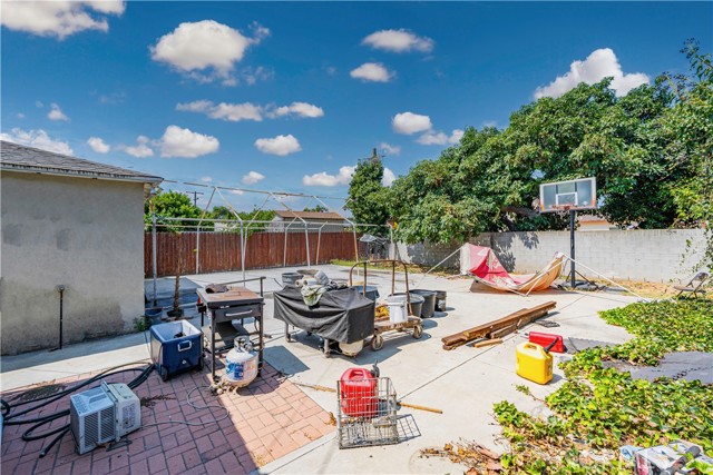 601 S Pearl Avenue, Compton CA: https://media.crmls.org/medias/ceb87996-975f-449d-ba96-3735343209ba.jpg