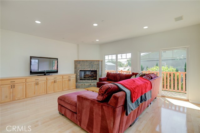 1219 Irena Avenue, Redondo Beach, California 90277, 5 Bedrooms Bedrooms, ,5 BathroomsBathrooms,Residential,Sold,Irena,SB21226617