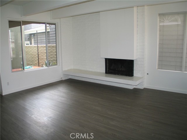 Detail Gallery Image 3 of 20 For 112 Pearl Ave, Newport Beach,  CA 92662 - 3 Beds | 3 Baths