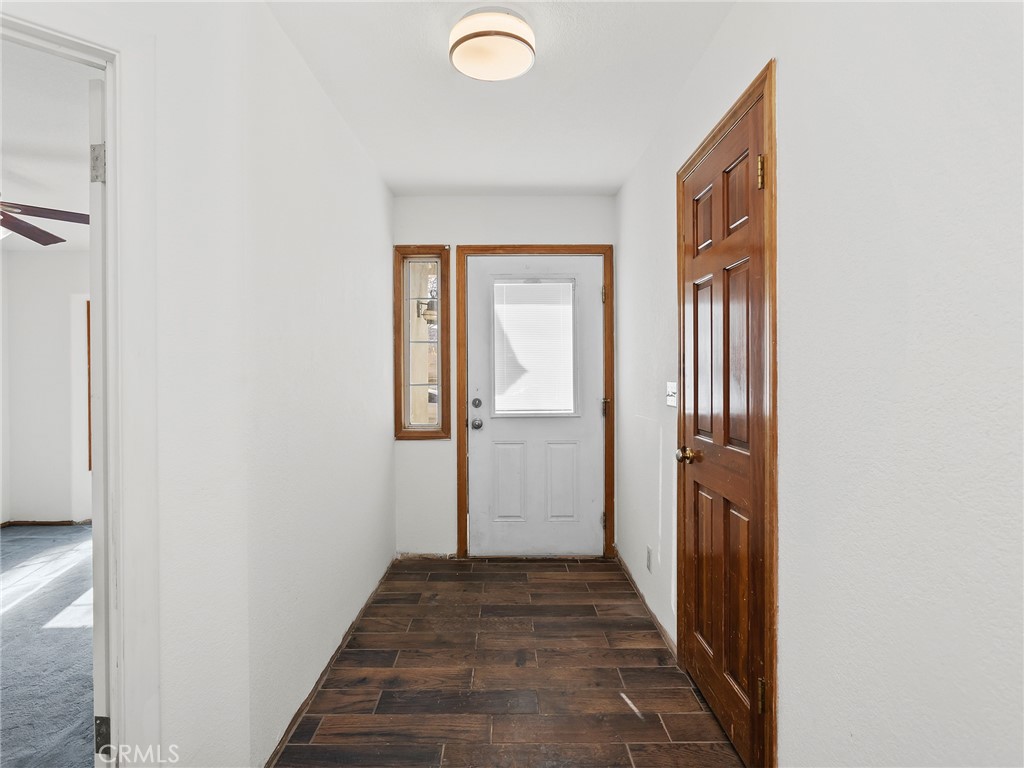 https://media.crmls.org/medias/cebccdd3-e8fd-4292-8ac8-1f1cf76d519c.jpg?preset=X-Large