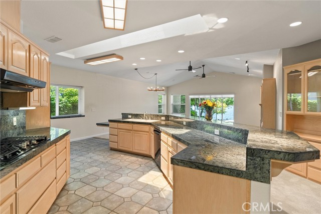 43 Edgewater Court, Chico CA: https://media.crmls.org/medias/cebcf04c-83bc-4c57-aa6d-c58639d2d2e3.jpg
