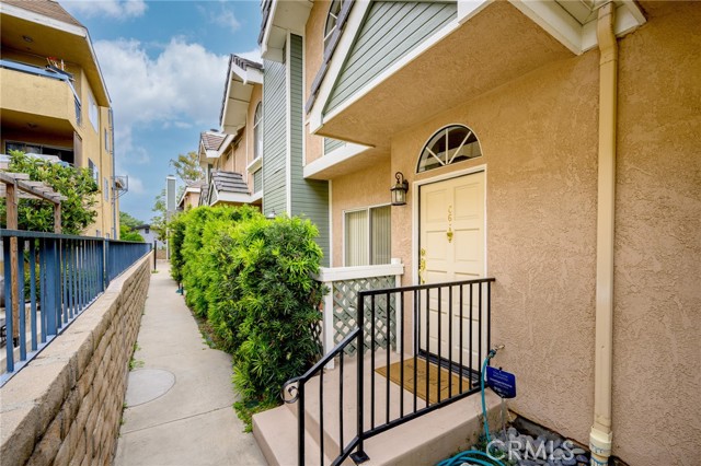 Detail Gallery Image 3 of 34 For 8958 Burnet Ave #C6,  North Hills,  CA 91343 - 2 Beds | 3 Baths