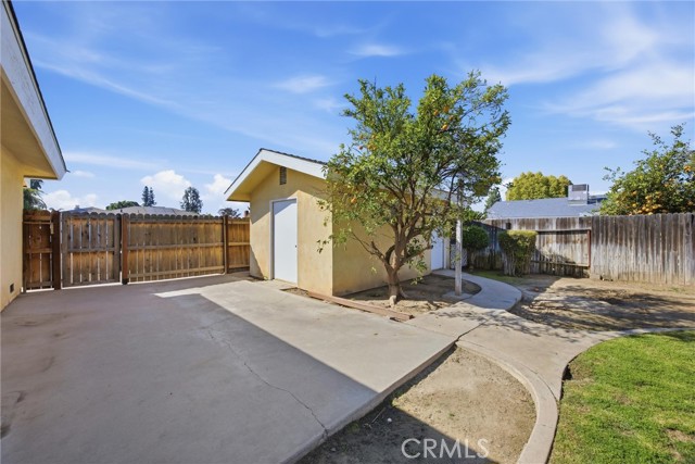 Detail Gallery Image 43 of 46 For 2505 Courtleigh, Bakersfield,  CA 93309 - 3 Beds | 2 Baths