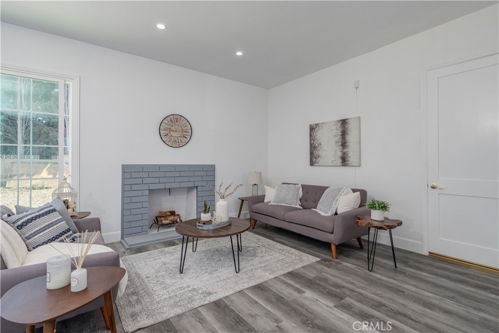 1224 E Live Oak Court