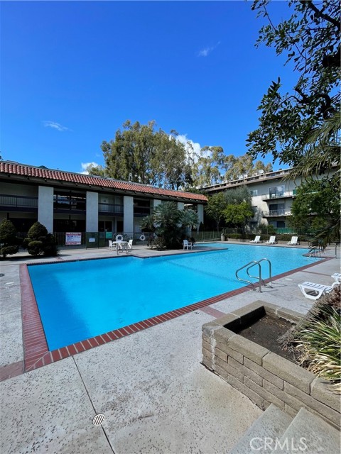 5460 White Oak Avenue, Encino CA: https://media.crmls.org/medias/cebf91a9-389d-4601-a1a2-55fc915c3884.jpg