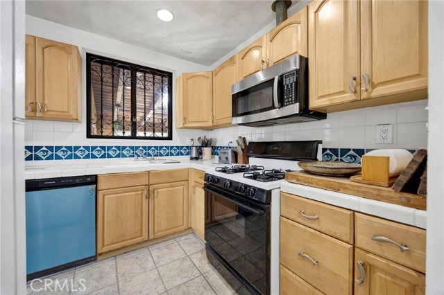 7937 Vantage Avenue, North Hollywood CA: https://media.crmls.org/medias/cec0e4af-1b8b-42ef-a602-7cd04be121b4.jpg
