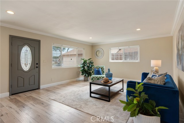 518 S Forest Avenue, Santa Ana CA: https://media.crmls.org/medias/cec10ebb-21ca-4c14-8261-f03eb8cb7793.jpg
