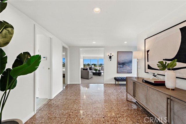 Detail Gallery Image 10 of 61 For 2519 Harbor View Dr, Corona Del Mar,  CA 92625 - 4 Beds | 2/1 Baths