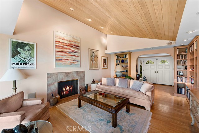Detail Gallery Image 12 of 21 For 2060 Temple Hills Dr, Laguna Beach,  CA 92651 - 4 Beds | 3 Baths