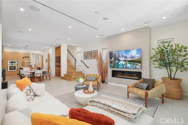 620 Huntington Street, Huntington Beach CA: https://media.crmls.org/medias/cec2526c-e7be-4871-b81a-997de039f064.jpg