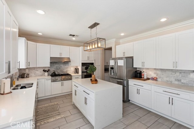 Detail Gallery Image 13 of 55 For 26273 Palm Tree Ln, Murrieta,  CA 92563 - 5 Beds | 3/1 Baths