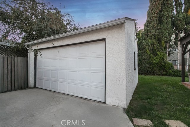 Detail Gallery Image 4 of 33 For 5229 Vantage, Valley Village,  CA 91607 - 3 Beds | 3 Baths