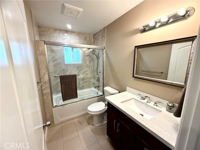 Detail Gallery Image 8 of 23 For 6715 -6717 Cedros Ave, Van Nuys,  CA 91405 - 5 Beds | 4 Baths