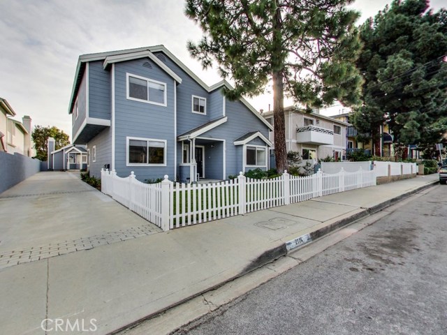 2114 Farrell Avenue, Redondo Beach, California 90278, 4 Bedrooms Bedrooms, ,1 BathroomBathrooms,Residential,Sold,Farrell,SB17057988