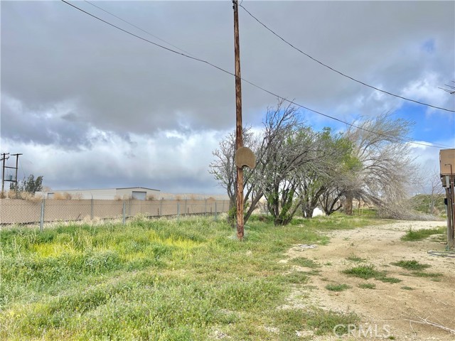 Detail Gallery Image 6 of 15 For 15981 Gaskell Rd, Rosamond,  CA 93560 - 4 Beds | 1 Baths