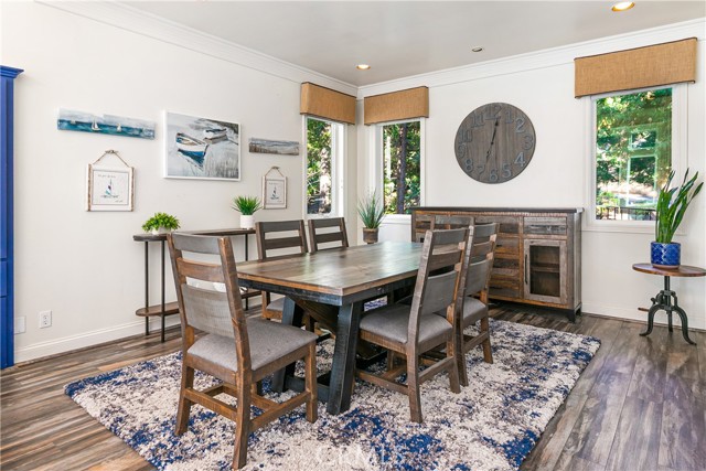 Detail Gallery Image 3 of 48 For 343 Garden, Lake Arrowhead,  CA 92352 - 5 Beds | 3 Baths