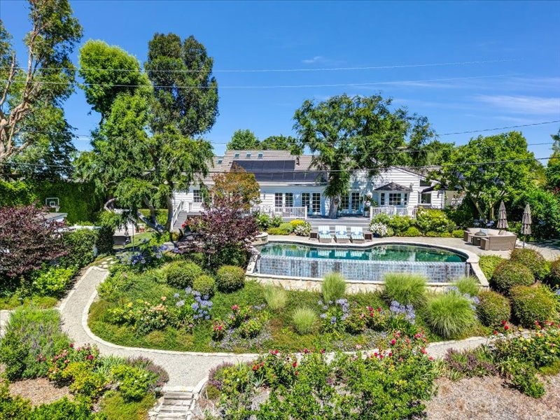 6 Williamsburg Lane
