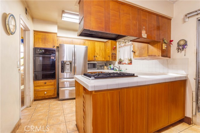 Detail Gallery Image 10 of 30 For 16632 Nordhoff St, North Hills,  CA 91343 - 4 Beds | 2 Baths