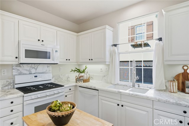 Detail Gallery Image 10 of 37 For 79 Canyoncrest, Irvine,  CA 92603 - 2 Beds | 2/1 Baths