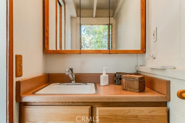 1680 Newhall Avenue, Cambria CA: https://media.crmls.org/medias/cec7c972-df5d-491e-9145-552cce7760d1.jpg