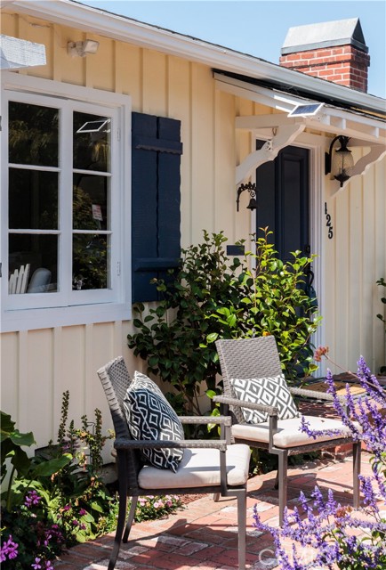 425 Monterey Drive, Laguna Beach CA: https://media.crmls.org/medias/cec818ea-3256-4d66-b414-fa2cd1ea683a.jpg