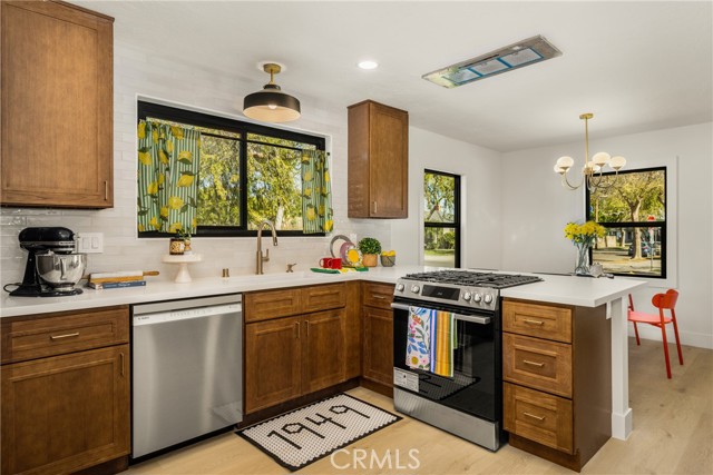 Image 18 of 69 For 1949 Chatwin Avenue