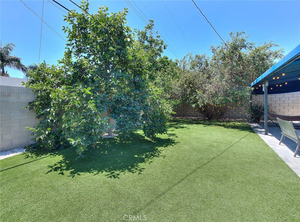 https://media.crmls.org/medias/cec96190-5123-40dd-8809-3bc7753c50d7.jpg?preset=X-Large