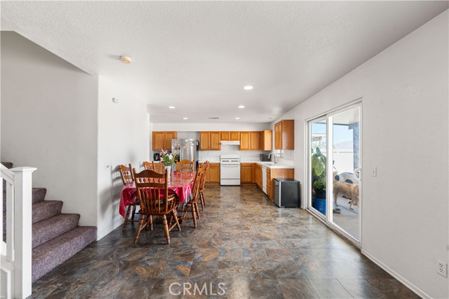 16029 White Mountain Place, Victorville CA: https://media.crmls.org/medias/ceca090b-a9ae-48cc-bbab-f3f845b3c849.jpg