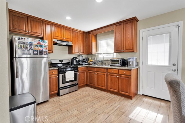 Detail Gallery Image 9 of 56 For 14396 Mojave Ln, Victorville,  CA 92394 - 4 Beds | 2 Baths