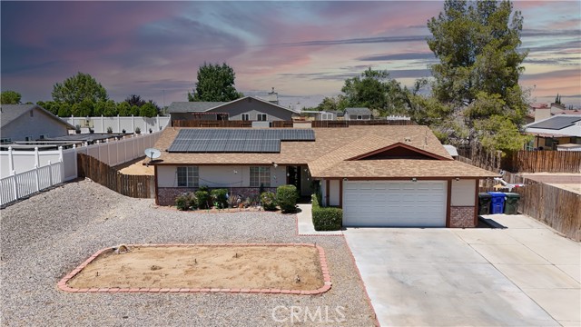 16850 Hidden Creek Drive, Victorville CA: https://media.crmls.org/medias/ceca4f41-e006-41d2-be43-6a9f3b650b56.jpg