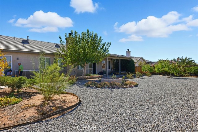 21268 Chardonnay, Apple Valley CA: https://media.crmls.org/medias/cecb310a-1c7f-4856-a379-64bcc00a5765.jpg
