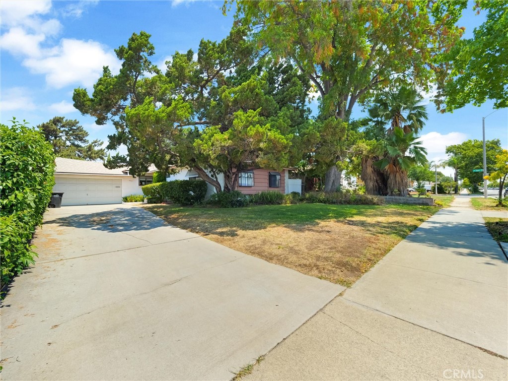 MLS #OC25158364 img 1