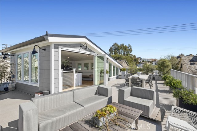 Detail Gallery Image 7 of 37 For 706 Poinsettia, Corona Del Mar,  CA 92625 - 5 Beds | 3/1 Baths