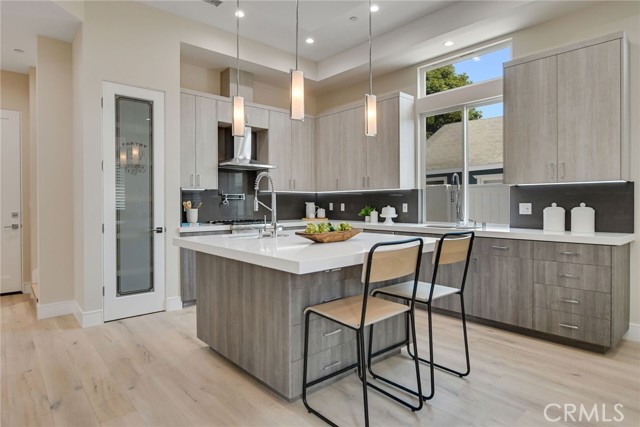 KITCHEN WITH ISLAND SEATING