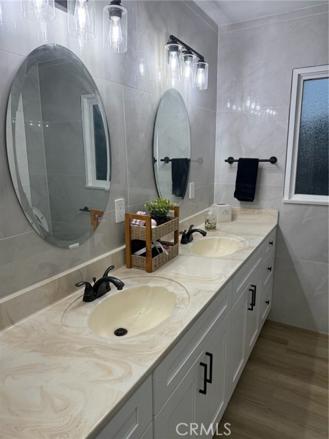 Detail Gallery Image 12 of 18 For 3528 Russell Street, Riverside,  CA 92501 - 4 Beds | 3 Baths