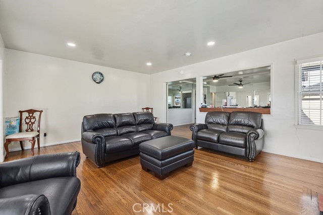 Detail Gallery Image 6 of 38 For 2027 W 93rd, Los Angeles,  CA 90047 - 3 Beds | 3 Baths