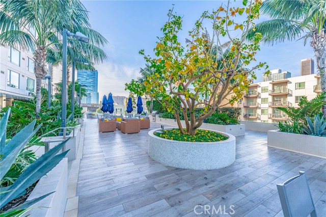 1050 S Grand Avenue, Los Angeles CA: https://media.crmls.org/medias/cecda88b-f433-44a8-b1be-ed6fce3195e1.jpg