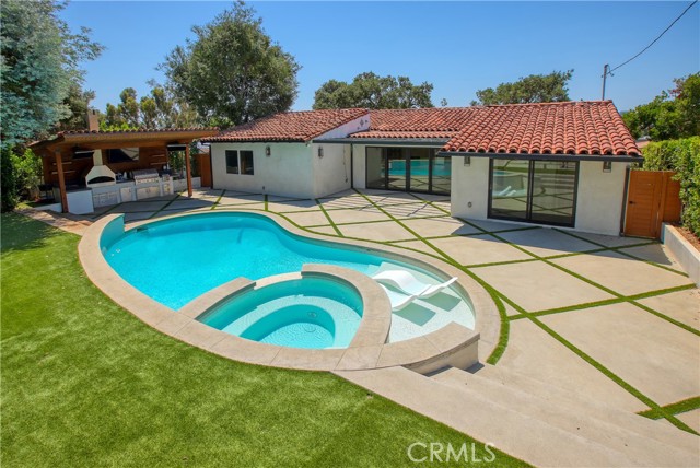 452 Woodbury Road, Glendale CA: https://media.crmls.org/medias/cecfbdf8-4148-418d-9085-47d52382ee88.jpg