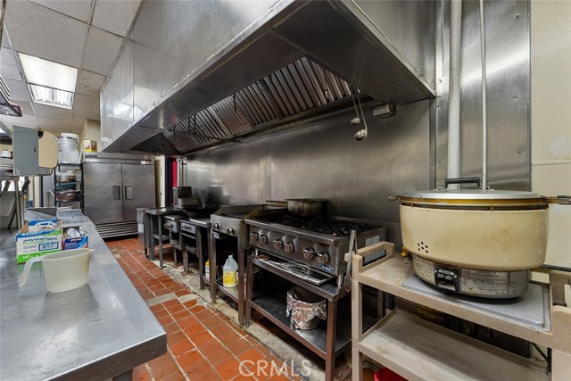 320 W Foothill Blvd, Upland CA: https://media.crmls.org/medias/ced124f5-b3b0-4615-8d71-6d4a4e610d48.jpg