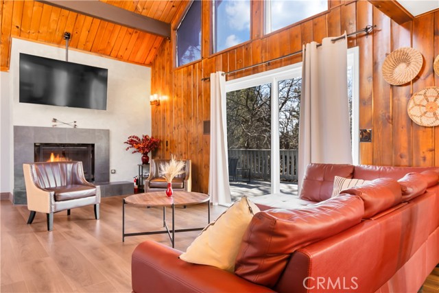 Detail Gallery Image 4 of 33 For 27814 North Bay, Lake Arrowhead,  CA 92352 - 4 Beds | 3/1 Baths