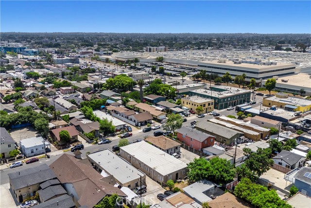 1139 E 68th Street, Los Angeles CA: https://media.crmls.org/medias/ced35edf-7db8-4144-ad5e-e883dd476db2.jpg