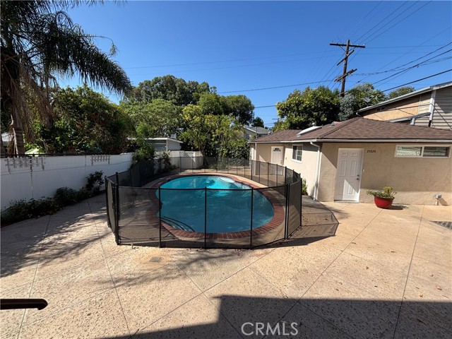 21327 De La Osa, Woodland Hills CA: https://media.crmls.org/medias/ced3fa5d-3248-4011-bff9-502d362feb0c.jpg