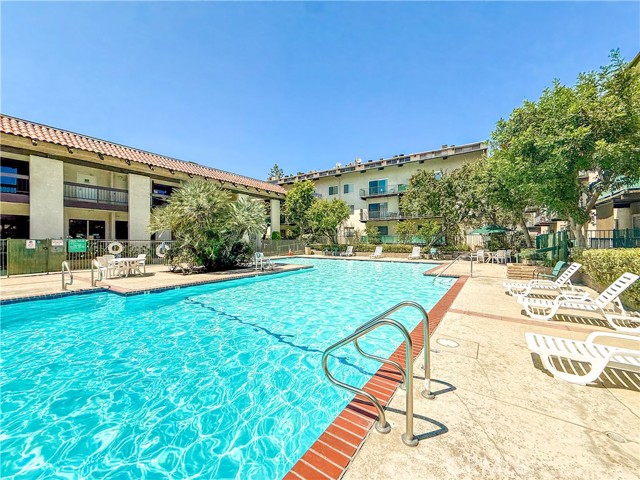 Detail Gallery Image 22 of 25 For 5460 White Oak Ave #C338,  Encino,  CA 91316 - 1 Beds | 1 Baths
