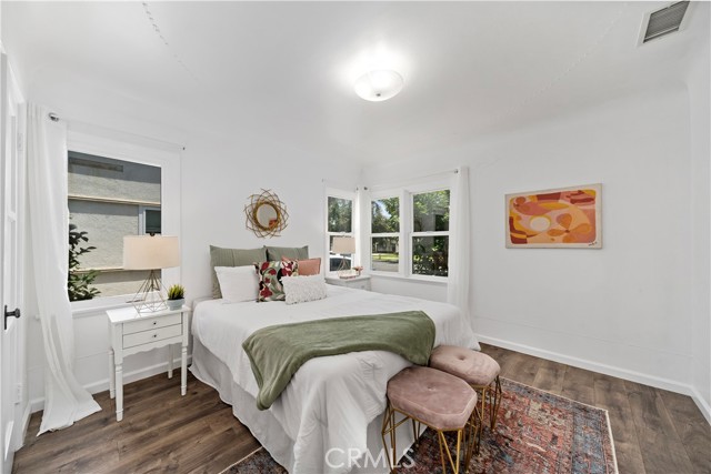 2325 Golden Avenue, Long Beach CA: https://media.crmls.org/medias/ced4af61-7947-4147-a78a-b66f1ba4a2d8.jpg