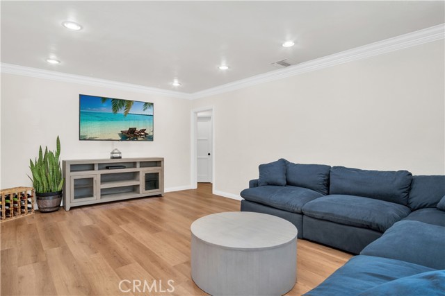 Detail Gallery Image 5 of 42 For 1343 N Whitnall Hwy, Burbank,  CA 91505 - 3 Beds | 2 Baths