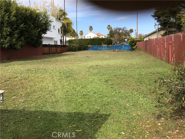 Flat rectangular lot with full access to utilities in an EXCELLENT neighborhood.  PERFECT for Contractor or wonderful opportunity for Owner / Builder / Developer who has the vision to create a quality home that meets the exacting standards of this exclusive Brentwood area.

Minutes to Freeways, UCLA, Beaches, and only blocks from Santa Monica, this location offers numerous features that lends itself to your chance of completing a highly unique and fashionable residence.  Visible from BUNDY, with better views from the rear alley.   

Close to Sunset, Wilshire, Montana, San Vicente, and other streets, plus reachable via public transportation.