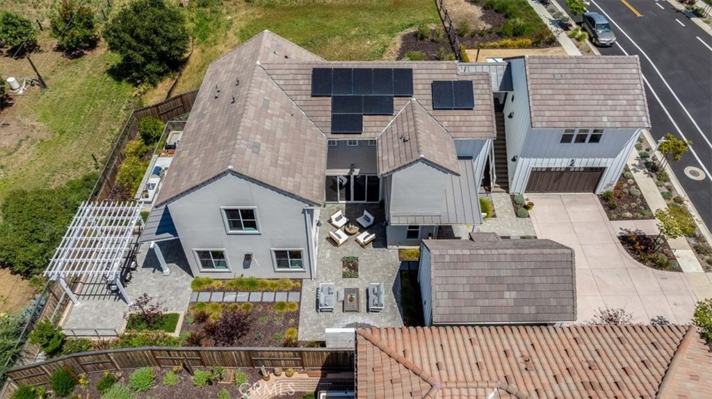 https://media.crmls.org/medias/ced623f8-d0b0-4008-a1dd-99ca5999ac12.jpg?preset=X-Large